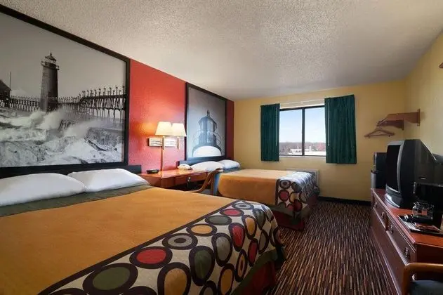 Super 8 by Wyndham Kalamazoo