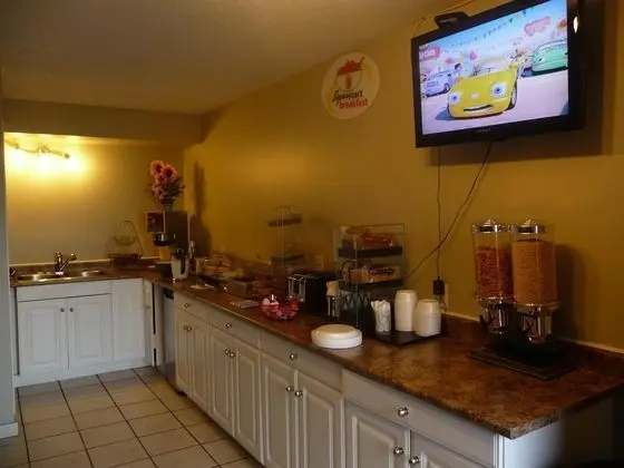 Super 8 by Wyndham Kamloops East
