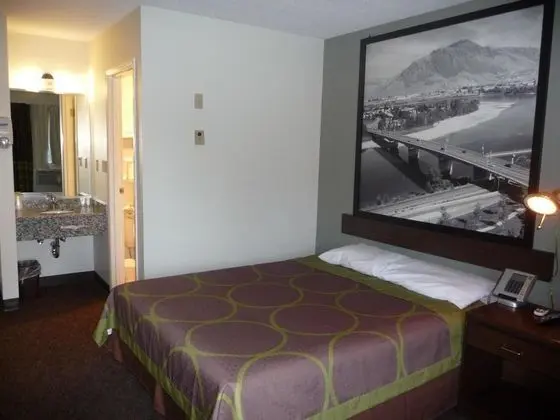 Super 8 by Wyndham Kamloops East - Genel