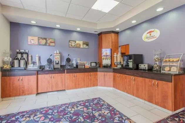 Super 8 by Wyndham Kamloops - Genel