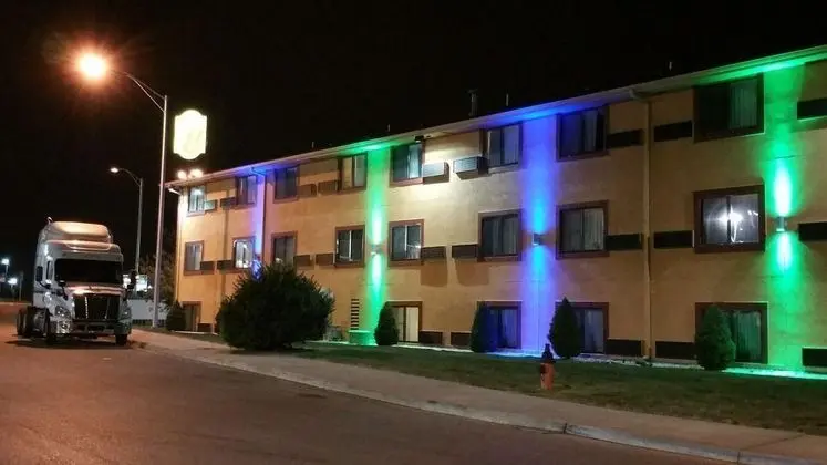 Super 8 by Wyndham Kansas City Airport