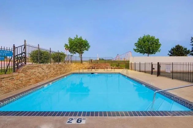 Super 8 by Wyndham Kansas City