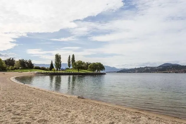 Super 8 by Wyndham Kelowna