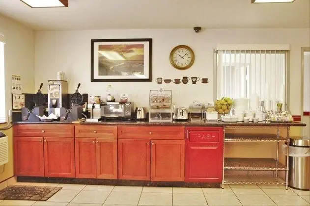 Super 8 by Wyndham Kelso Longview Area