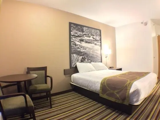 Super 8 by Wyndham Kenora