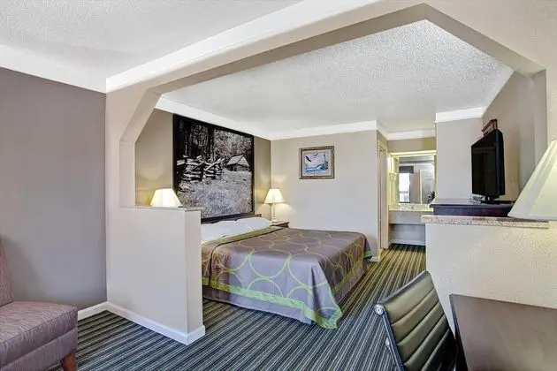 Super 8 by Wyndham Knoxville East