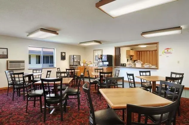 Super 8 by Wyndham La Crosse