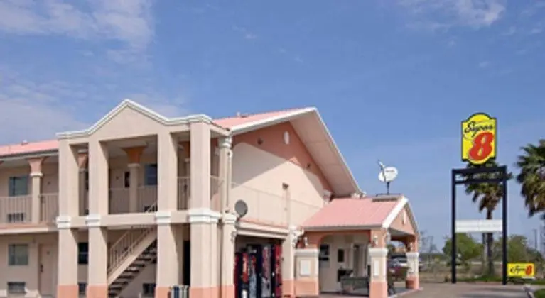 Super 8 by Wyndham La Marque TX/Texas City Area