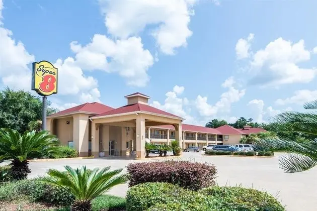 Super 8 by Wyndham Lake Charles Northeast