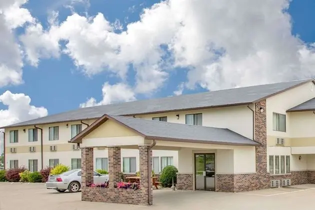 Super 8 by Wyndham Lamoni IA