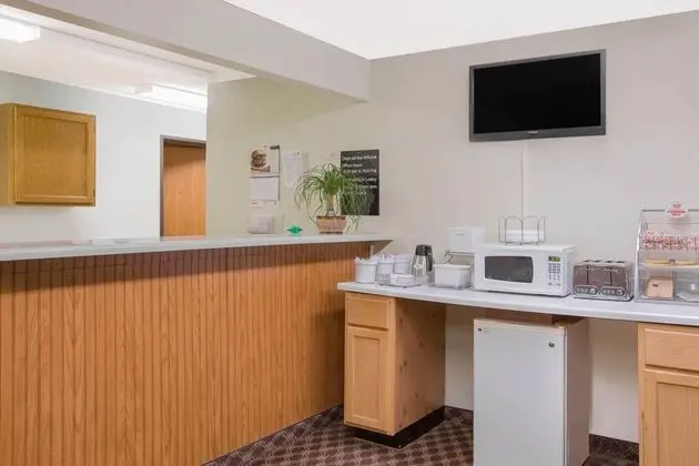 Super 8 by Wyndham Lamoni IA - Lobi