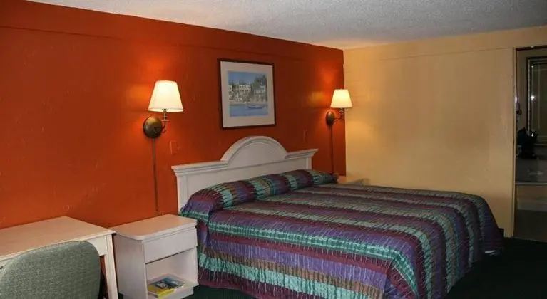 Super 8 by Wyndham Lantana West Palm Beach