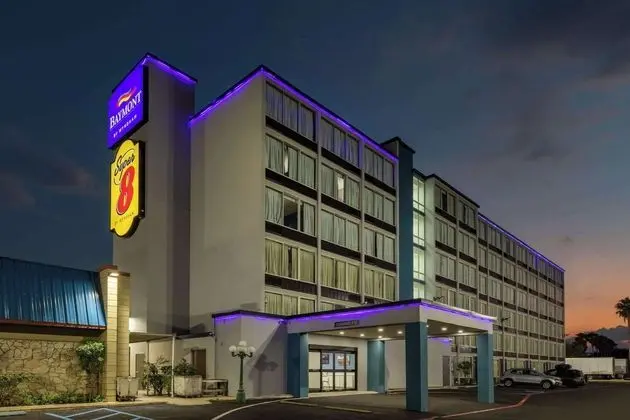 Super 8 by Wyndham Laredo - Öne Çıkan Resim