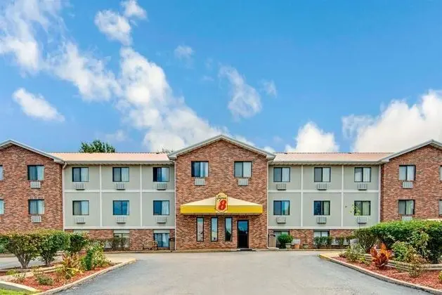 Super 8 by Wyndham Lenexa Overland Park Area