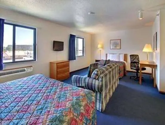 Super 8 by Wyndham Lincoln North