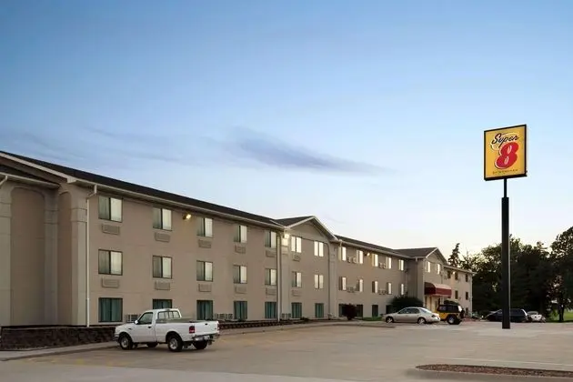 Super 8 by Wyndham Lincoln North