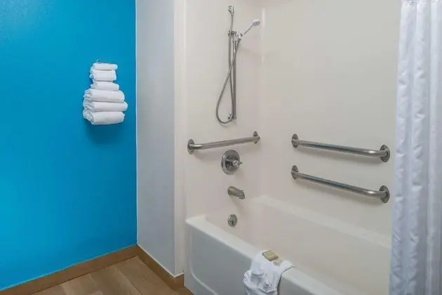 Super 8 by Wyndham Lincoln West