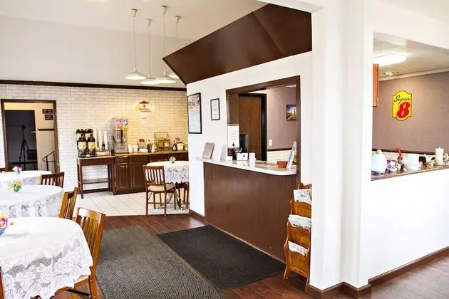 Super 8 by Wyndham Little Falls - Lobi