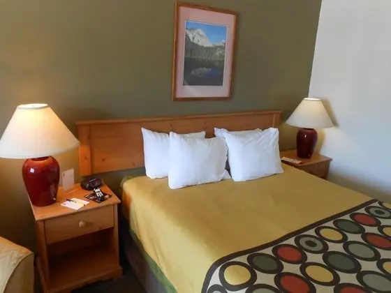 Super 8 by Wyndham Livingston