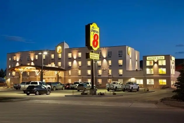 Super 8 by Wyndham Lloydminster