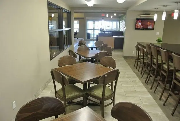 Super 8 by Wyndham Lloydminster