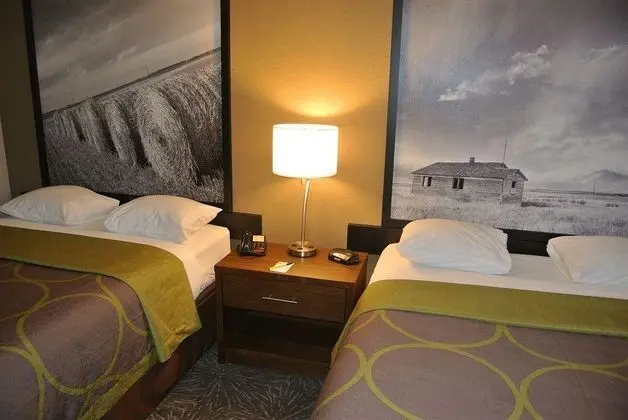 Super 8 by Wyndham Lloydminster - Genel