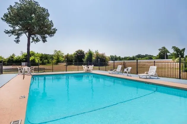 Super 8 by Wyndham Longview/I-20