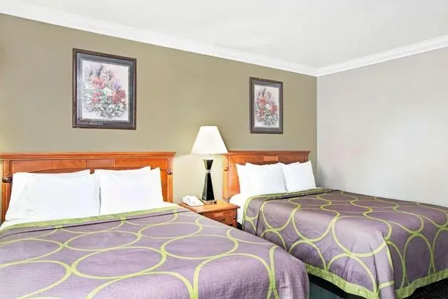 Super 8 by Wyndham Los Angeles Airport