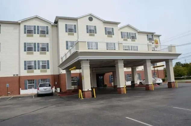 Super 8 by Wyndham Louisville/Expo Center