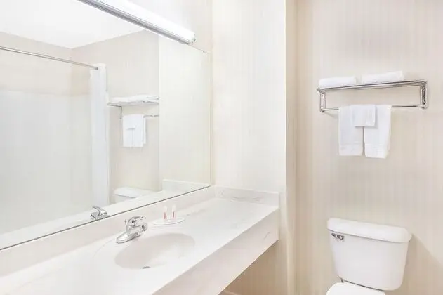 Super 8 by Wyndham Lowell/Bentonville/Rogers Area