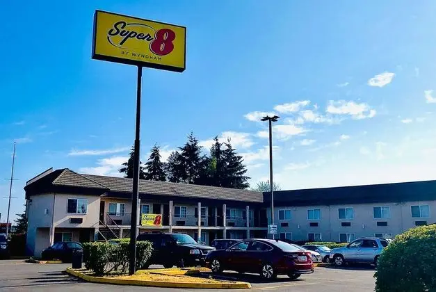 SUPER 8 BY WYNDHAM LYNNWOOD