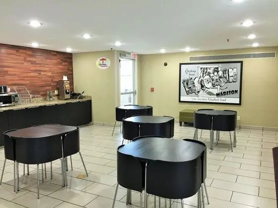 Super 8 by Wyndham Madison East