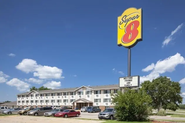 Super 8 by Wyndham Manhattan KS