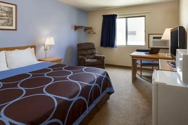 Super 8 by Wyndham Manhattan KS