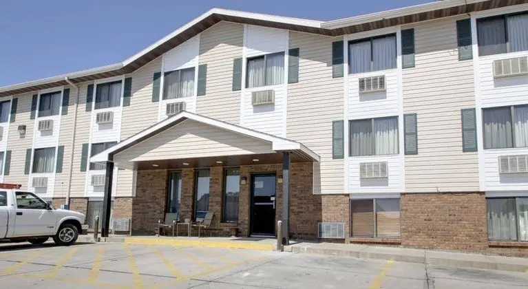 Super 8 by Wyndham Manhattan KS