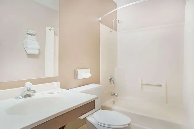 Super 8 by Wyndham Marshall MN - Banyo Tipleri