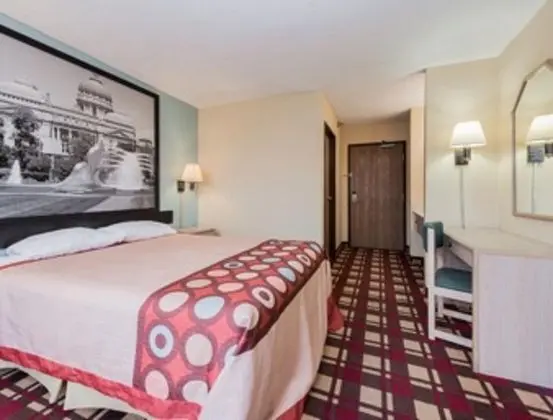 Super 8 by Wyndham Martinsville