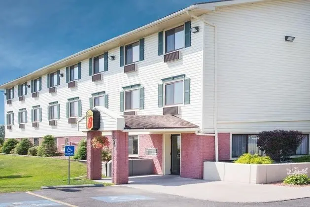 Super 8 by Wyndham Massena NY - Genel