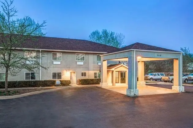 Super 8 by Wyndham McHenry