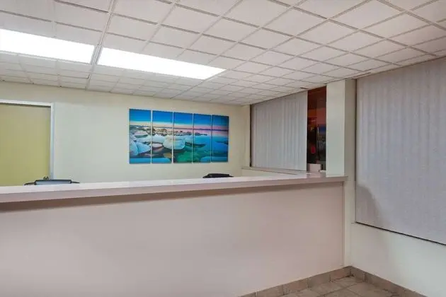 Super 8 by Wyndham Melbourne - Genel