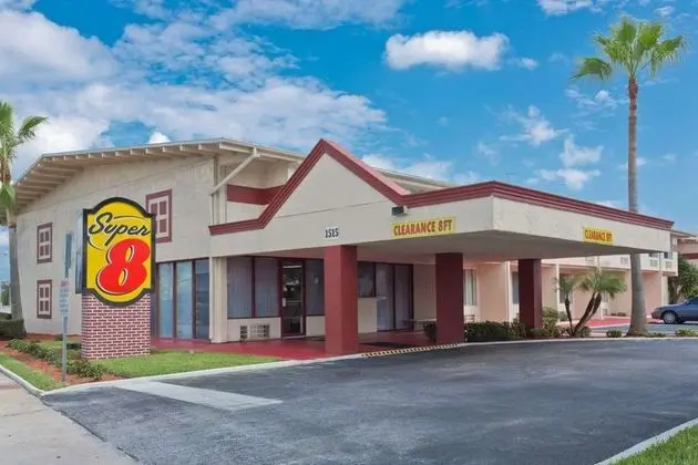 Super 8 by Wyndham Melbourne - Genel