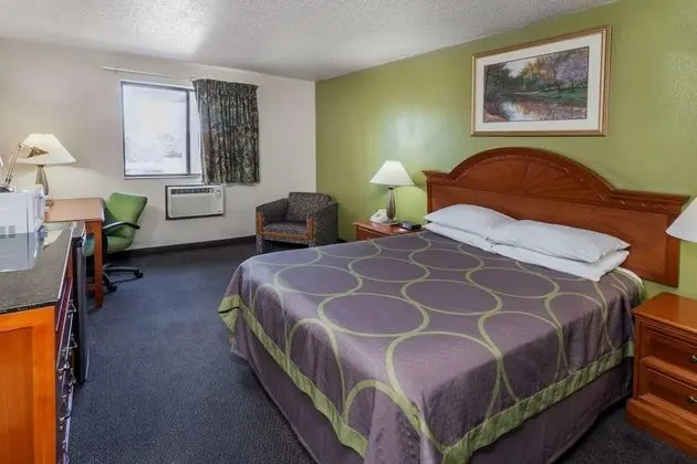 Super 8 by Wyndham Merrillville/Gary Area