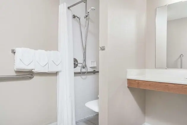 Super 8 by Wyndham Milaca