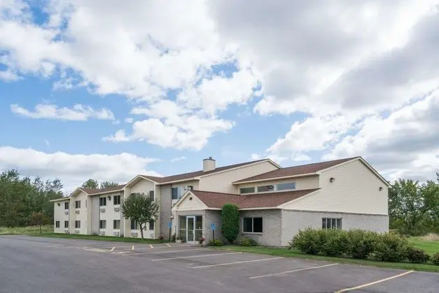 Super 8 by Wyndham Milaca