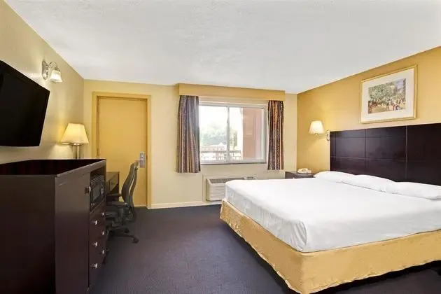 Super 8 by Wyndham Milford/New Haven