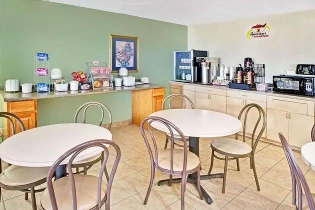 Super 8 by Wyndham Mokena/Frankfort /I-80