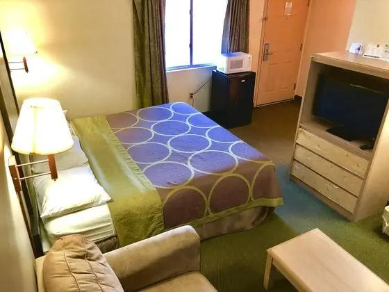 Super 8 by Wyndham Monticello