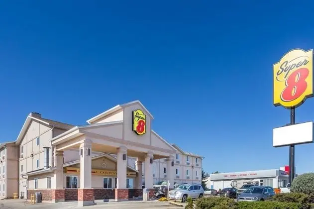 Super 8 by Wyndham Moose Jaw