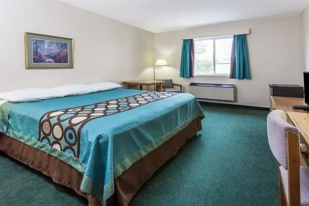 Super 8 by Wyndham Moose Jaw