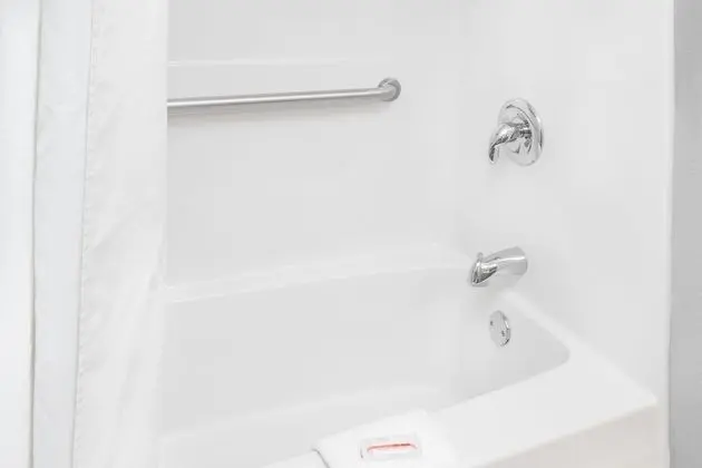 Super 8 by Wyndham Morton Grove/Chicago - Banyo Özellikleri